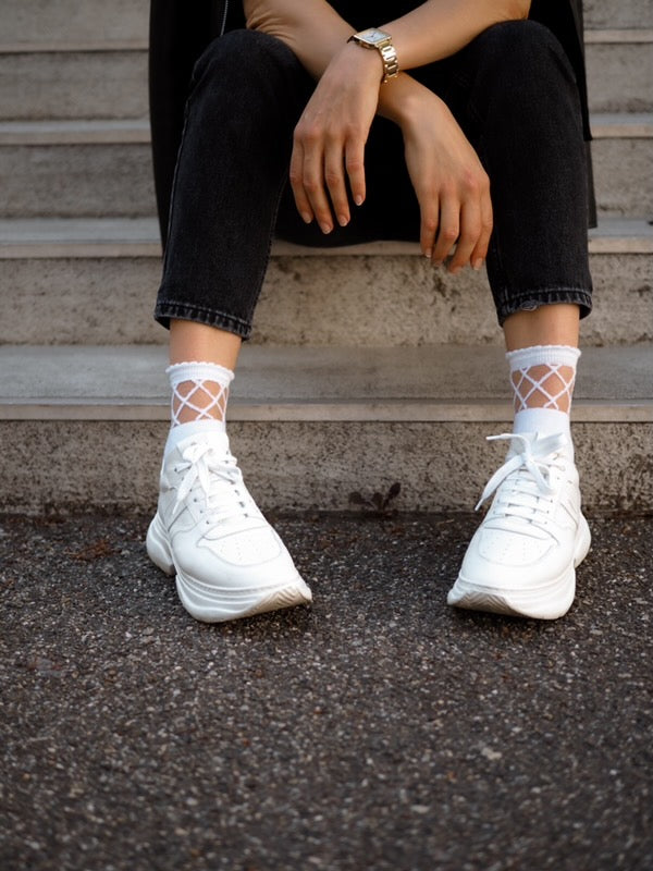 THE WANTS FAVS - WHITE SNEAKER LOVERS
