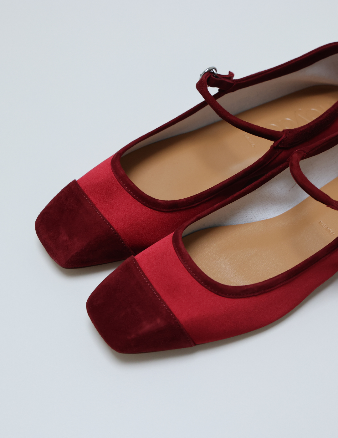 UMA CAP |  Satin/Suede Leather Scarlet