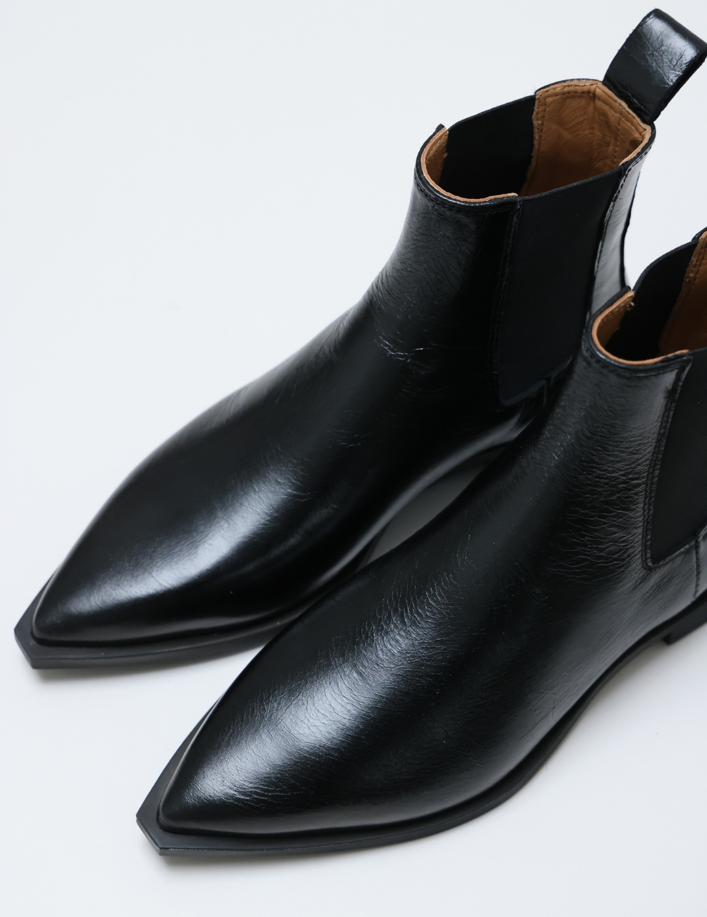 CPH410 | Shiny Leather Black