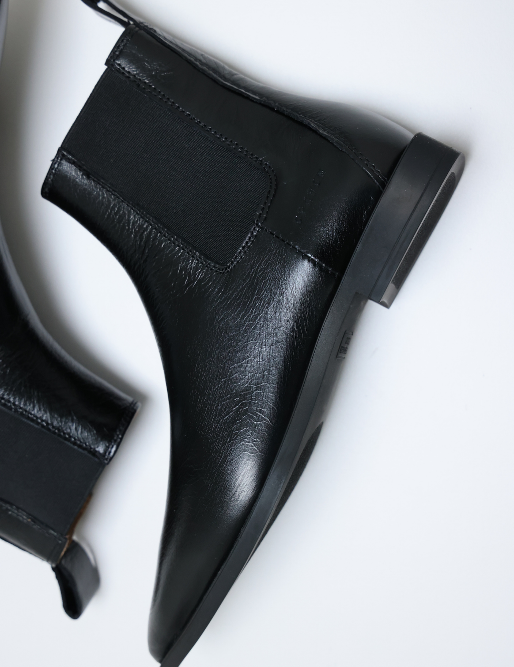 CPH410 | Shiny Leather Black