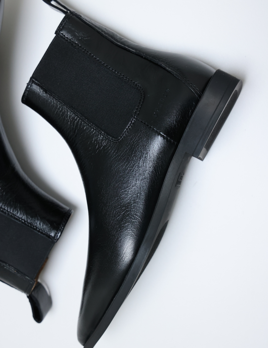 CPH410 | Shiny Leather Black