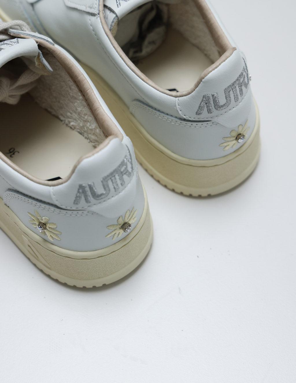 LOW SNEAKER 80's WE01 |  Flower White/ Rutabaga