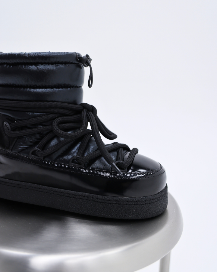MOUNTAIN GLOSS | Black