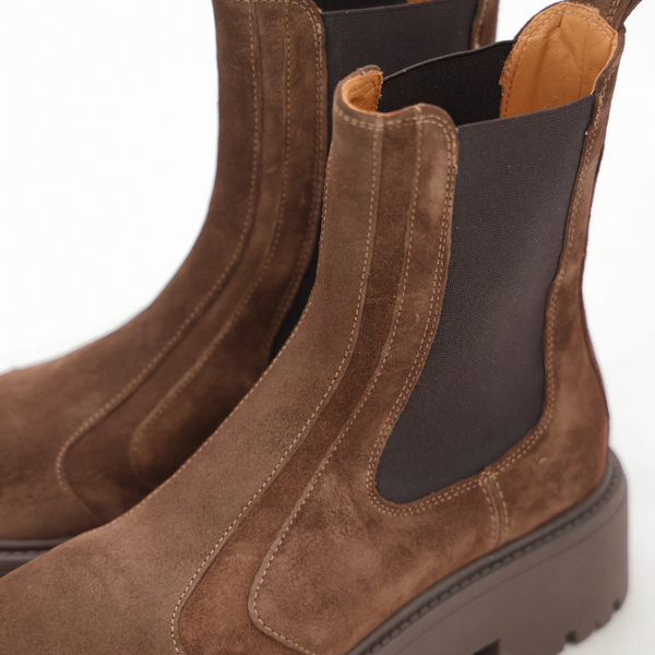 CPH715 | Suede Chocolate