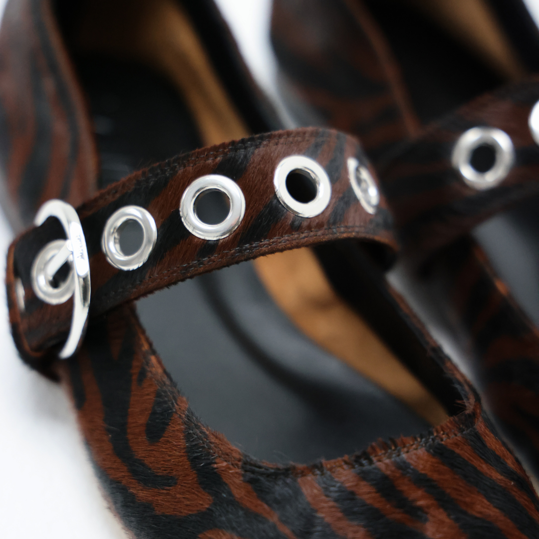 UMA EYELET | Moka Zebra