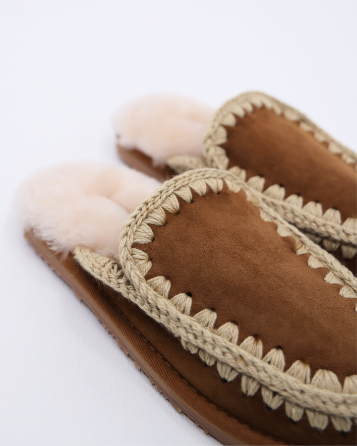 SUEDE SLIPPER FULL ESKIMO STITCH | Cognac