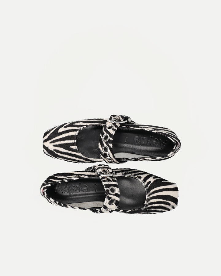 UMA EYELET | Creamy Zebra
