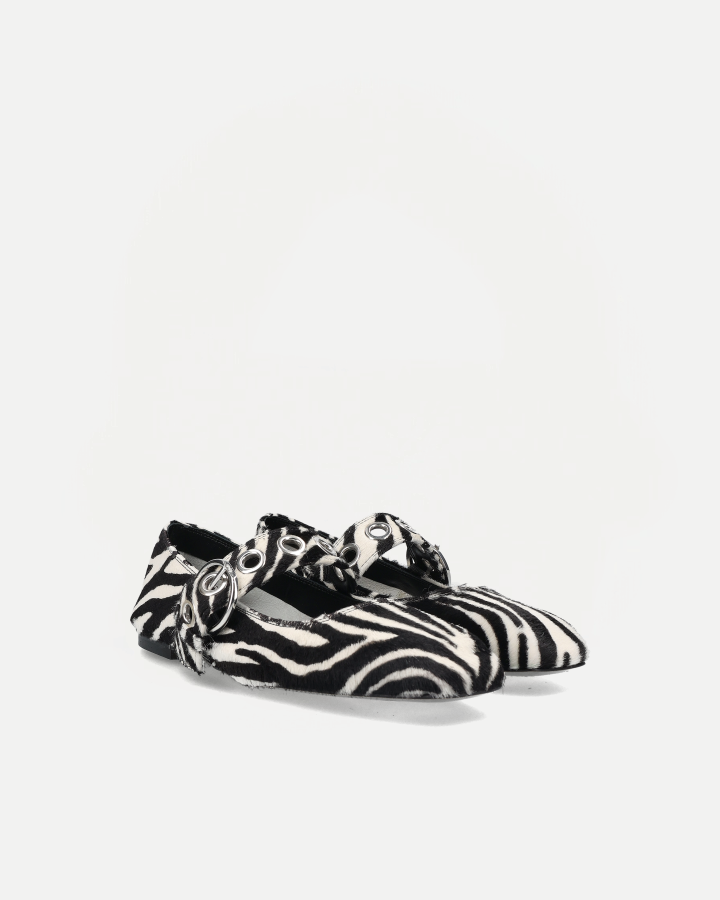 UMA EYELET | Creamy Zebra