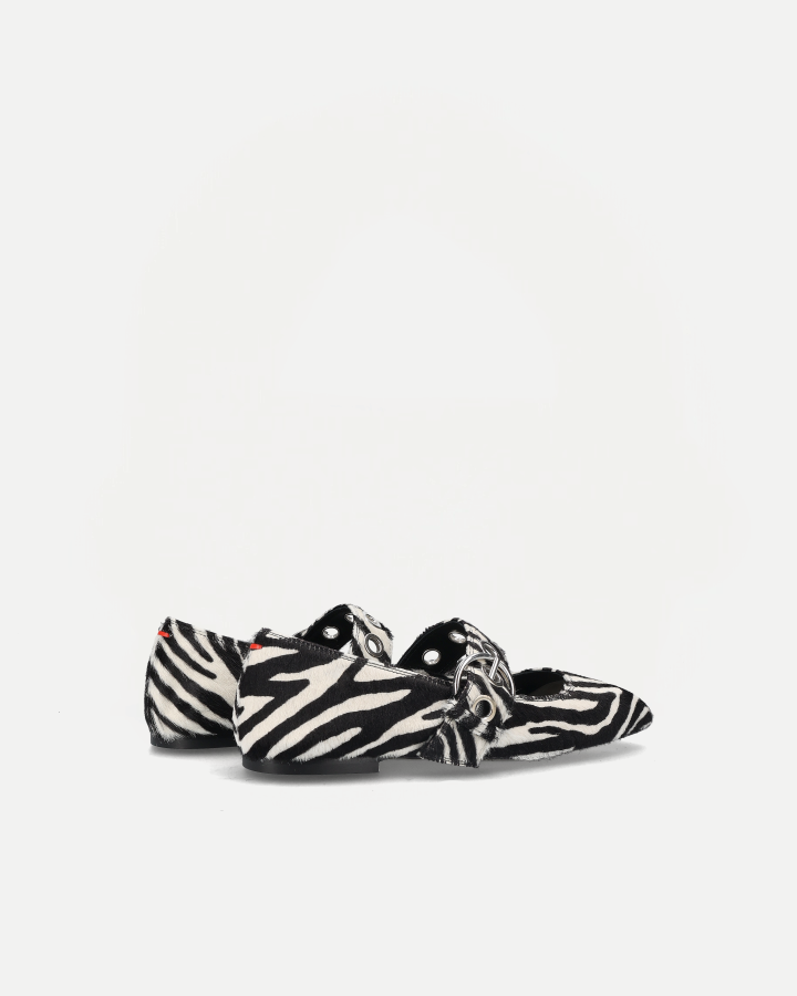 UMA EYELET | Creamy Zebra